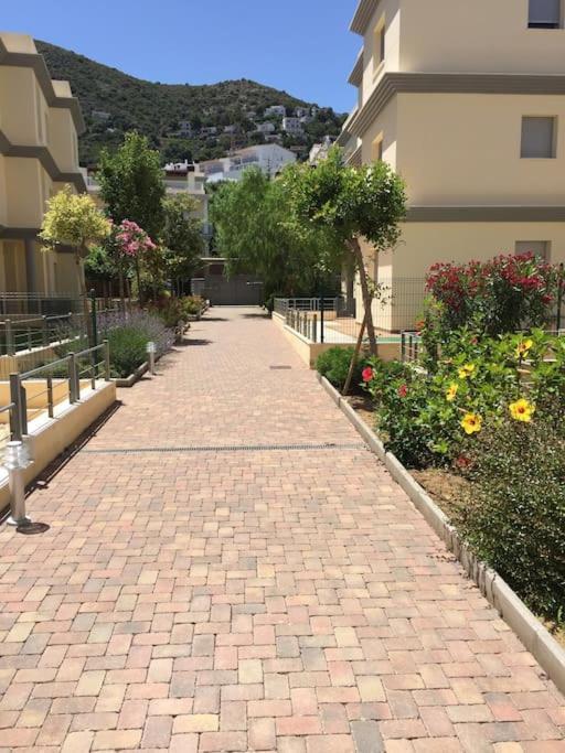Residence Avec Piscine Face A La Mer, 1Ere Ligne Льянсса Экстерьер фото